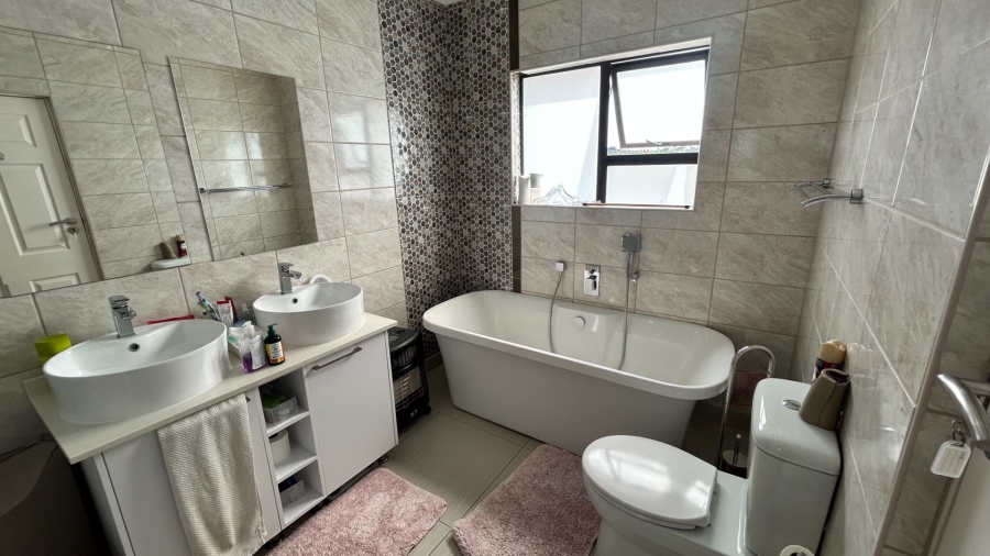 4 Bedroom Property for Sale in Wild Olive Estate Free State